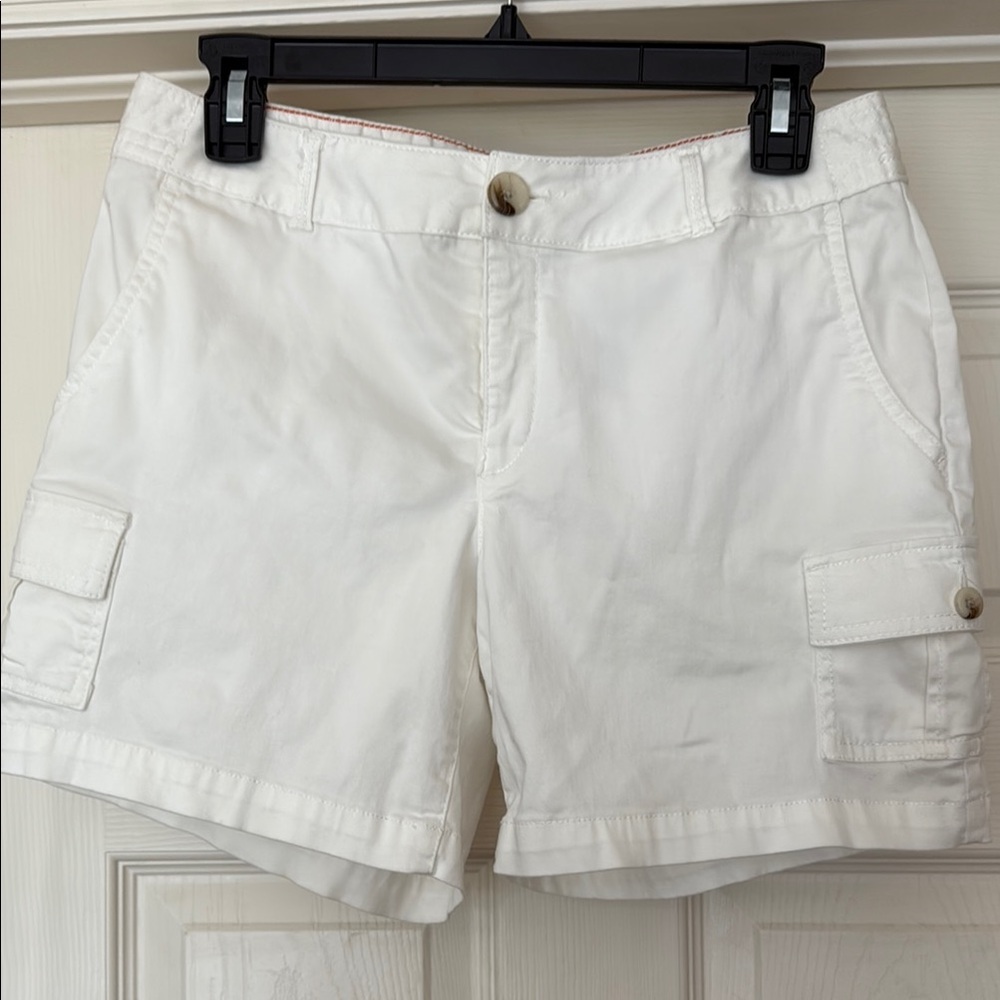 Dockers White Cargo Shorts with Classic Design